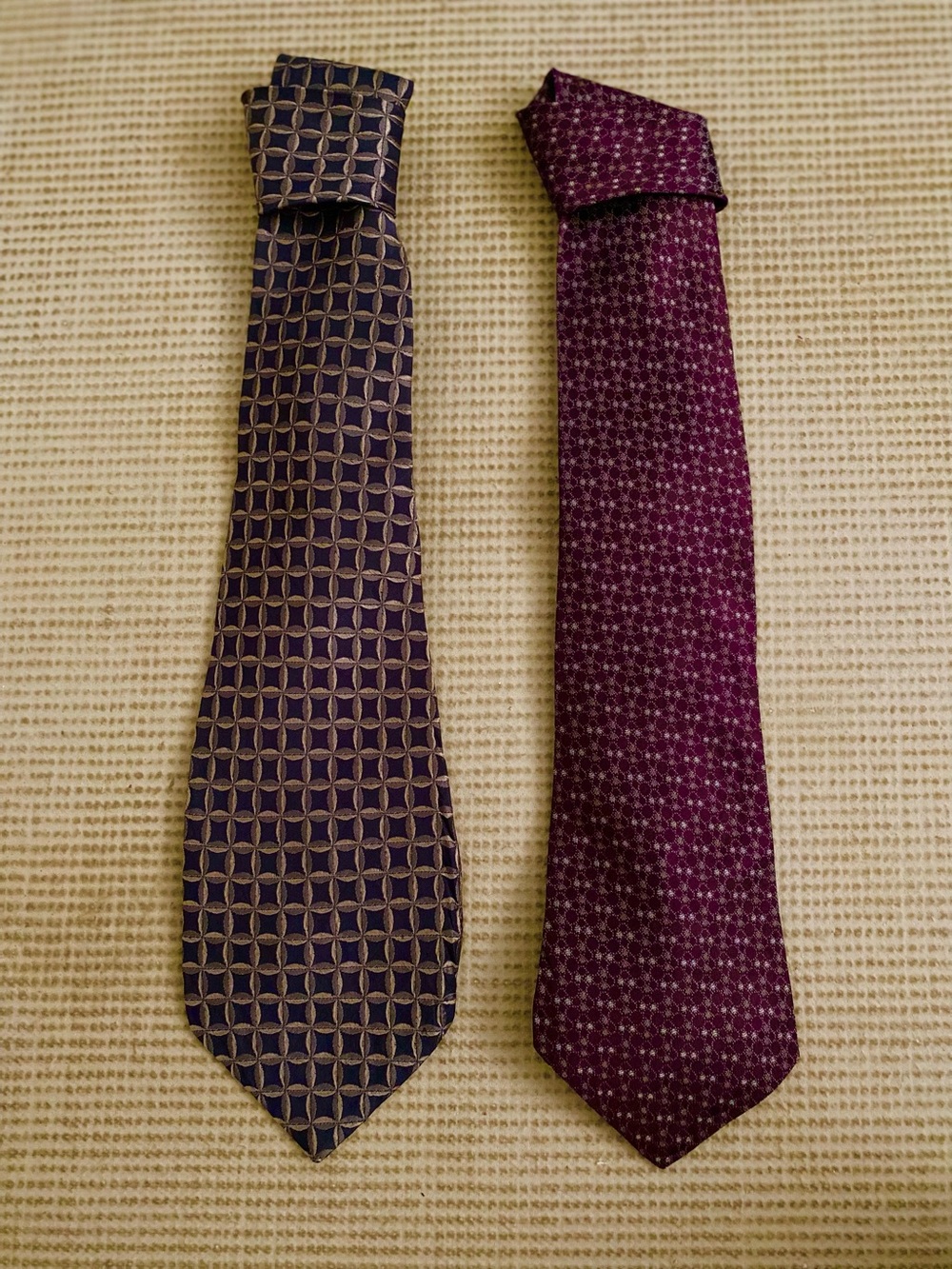 2 Donna Karan New York Men’s 100% Silk Ties. Prints. Black & Burgundy.